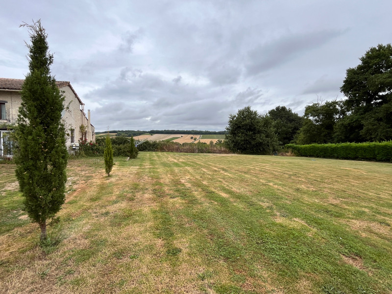 French property for sale in Pommiers-Moulons, Charente-Maritime - €397,500 - photo 2