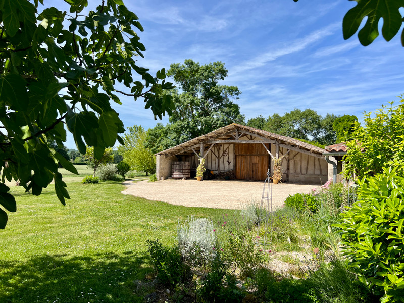 French property for sale in Lauzun, Lot-et-Garonne - €630,000 - photo 2