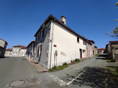 Maison à vendre à Genouillé, Vienne, Poitou-Charentes, avec Leggett Immobilier