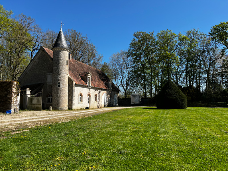 French property for sale in Saint-Loup-des-Chaumes, Cher - €995,000 - photo 1