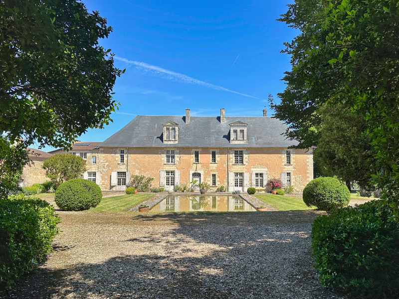 Chateau à vendre à Parcoul-Chenaud, Dordogne - 1 010 000 € - photo 1