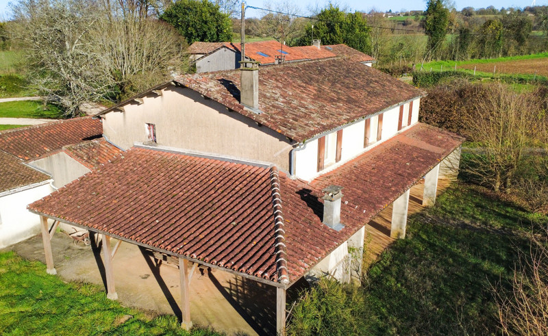 Propriété à vendre à Ruffec, Charente - 160 500 €