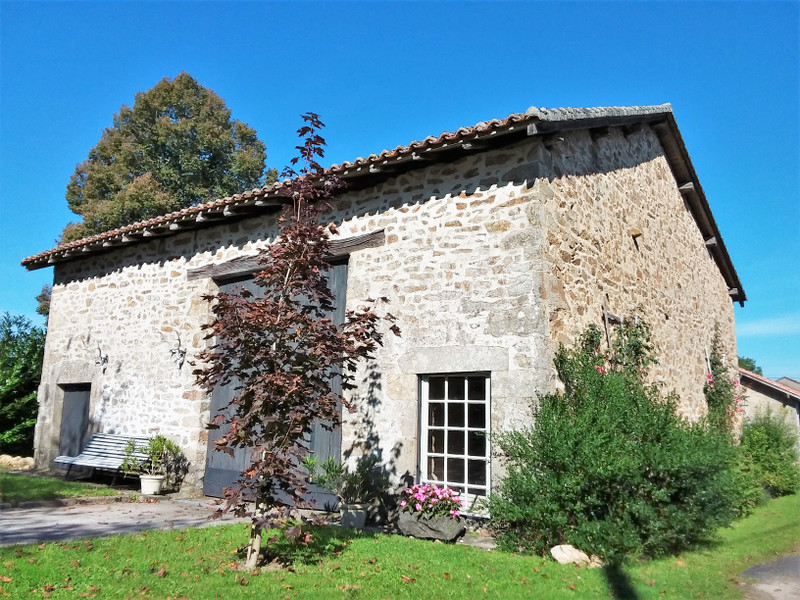 French property for sale in Saint-Mathieu, Haute-Vienne - &#8364;399,000 - photo 9