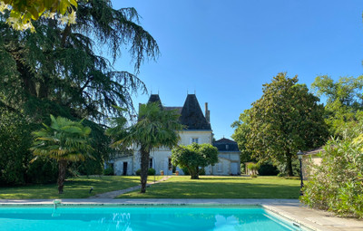 Large riverside mansion with guest house and pool near Ste Foy la Grande