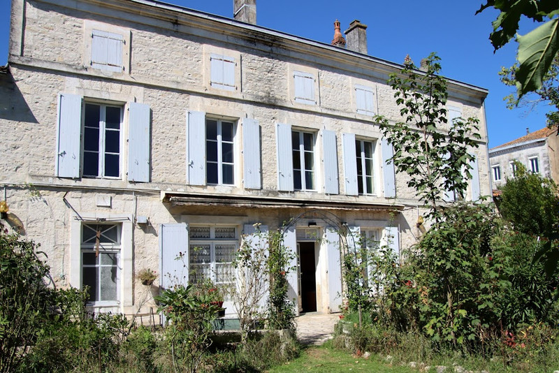 Maison à vendre à Mansle, Charente - 224.700 € - photo 1