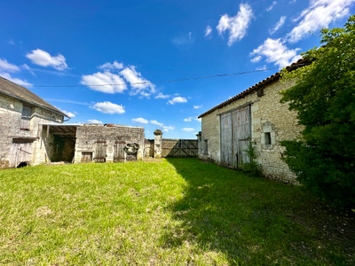 French property for sale in Dercé, Vienne - €99,900 - photo 3