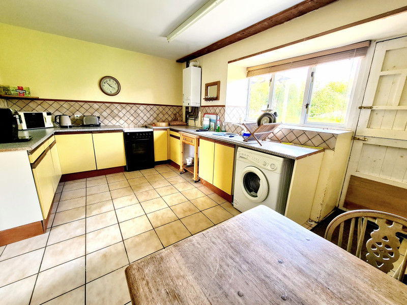 French property for sale in Couesmes-Vaucé, Mayenne - €150,000 - photo 3