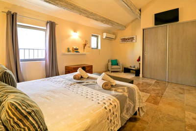 French property for sale in Uzès, Gard - €685,000 - photo 5