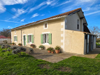 Propriété à vendre à Pressac, Vienne - 275 000 € - photo n°1