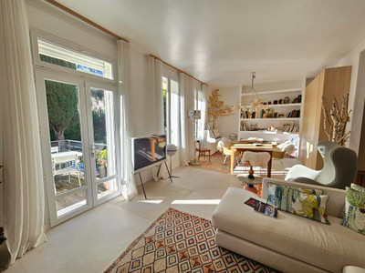 French property for sale in Cannes, Alpes-Maritimes - €1,390,000 - photo 2