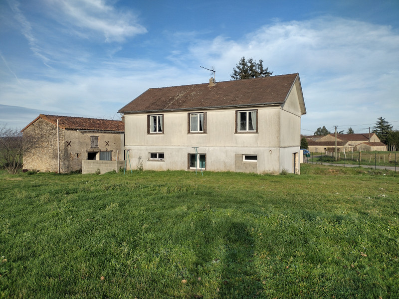 French property for sale in Pindray, Vienne - €172,800 - photo 1