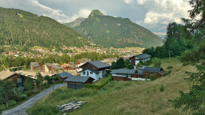 Ski property for sale in Morzine - €1,300,000 - photo 0