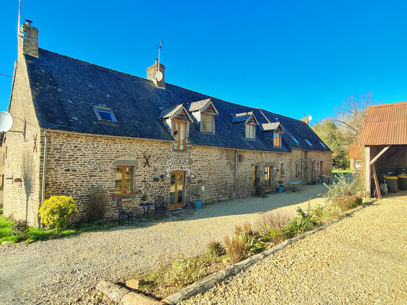 House for sale in ColombiersduPlessis Mayenne Pretty gite complex