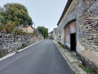 Grange à vendre à Villebois-Lavalette, Charente - 18.500 € - photo 2