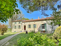 Maison à vendre à Saint-Romain, Charente - 480.000 € - photo 1