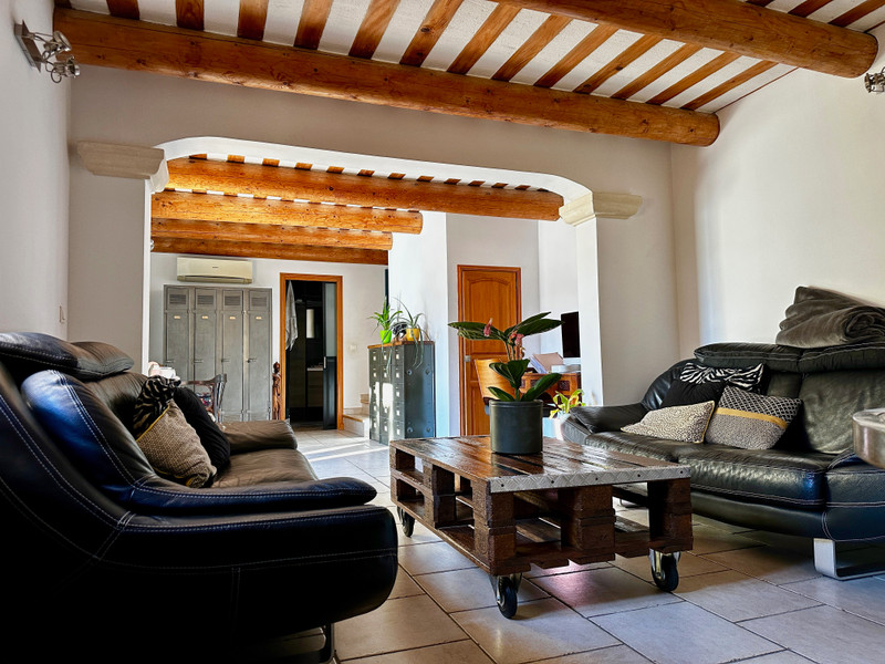 French property for sale in Orange, Vaucluse - €462,765 - photo 2