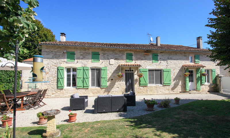 Maison à vendre à Nuaillé-sur-Boutonne, Charente-Maritime - 278 200 € - photo 1