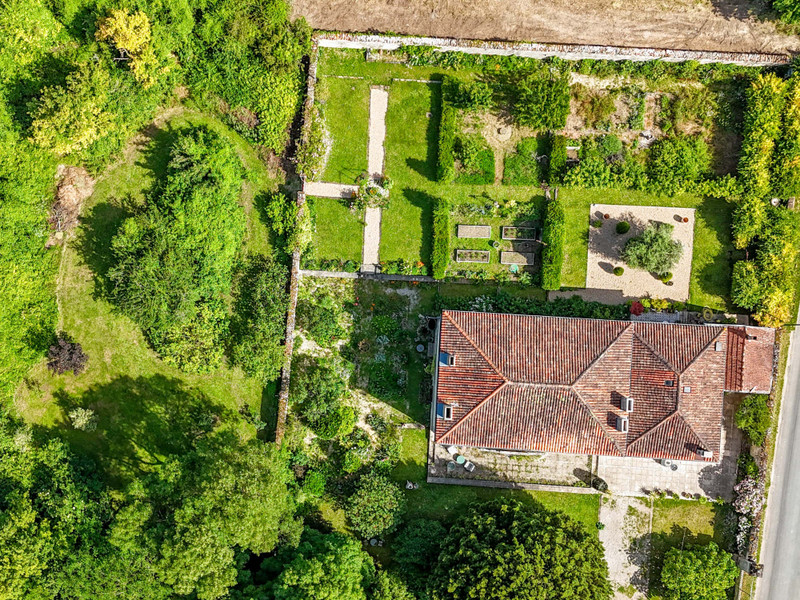 French property for sale in Bresdon, Charente-Maritime - €385,000 - photo 6