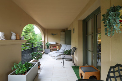 2 bed apartment (113 m²) with terrace and garage in an outstanding new build residence with pool in Uzès.