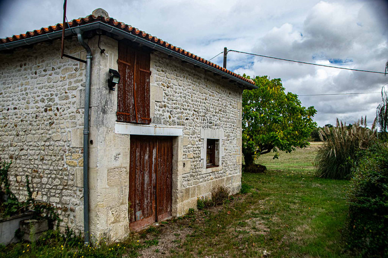 French property for sale in Saint-Simon-de-Bordes, Charente-Maritime - photo 3