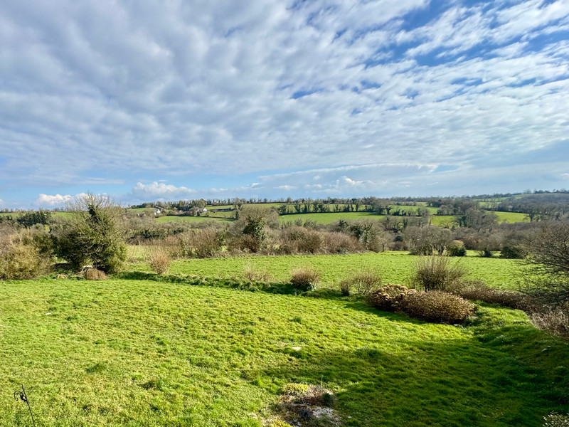 French property for sale in Plonévez-du-Faou, Finistère - €159,900 - photo 1