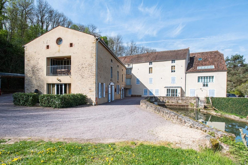 French property for sale in Semur-en-Auxois, Côte-d'Or - €185,000 - photo 0