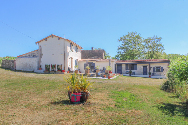 Maison à vendre à Salles, Deux-Sèvres - 235.000 € - photo 1