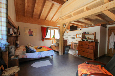 Large chalet with sunny garden, stunning views, swimming pool and close to the ski slopes & walks of Pralognan