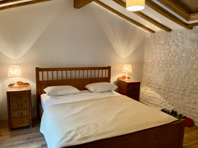 Moulin du 18 siècle, 2 maisons indépendantes, 7 ha de terrain, Piscine. 5mn de Barbezieux