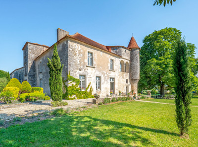 Chateau à vendre à Charmant, Charente, Poitou-Charentes, avec Leggett Immobilier