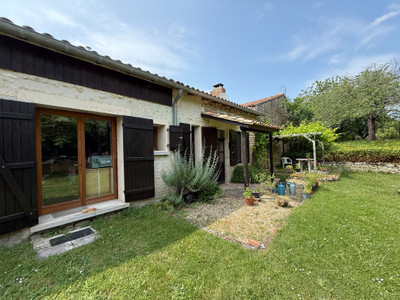French property for sale in Bors (Canton de Tude-et-Lavalette), Charente - €171,749 - photo 3