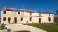 Maison à vendre à Moulidars, Charente - 200.000 € - photo 1