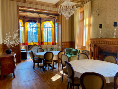 Art Nouveau style manor house from 1897 of 597m2 situated on 1.7ha of land, 1h from Lyon