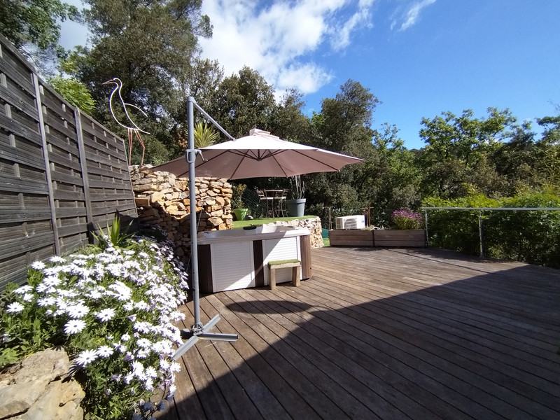 French property for sale in Méounes-lès-Montrieux, Var - €555,000 - photo 2