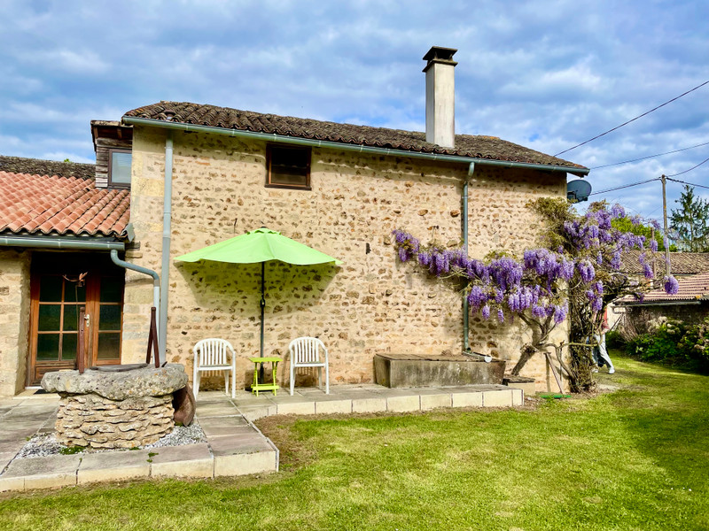 Maison à vendre à Saint-Sauvant, Vienne - 159.957 € - photo 1