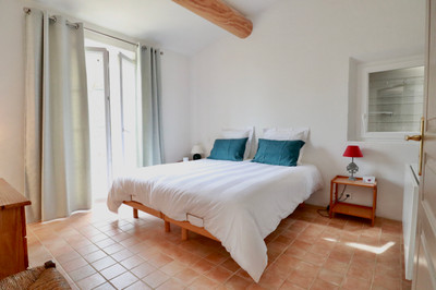 Provence, Valensole. Très belle demeure (env. 170 m2) clefs en main avec très grand jardin (1.5 ha) belle vue 