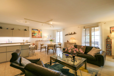 2 bed apartment (113 m²) with terrace and garage in an outstanding new build residence with pool in Uzès.