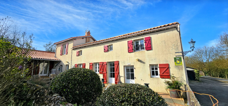 French property for sale in Gourgé, Deux-Sèvres - €298,000 - photo 0