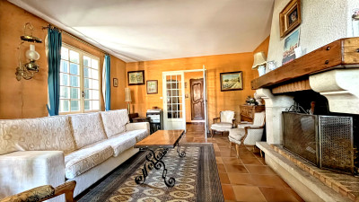 French property for sale in Vedène, Vaucluse - €624,000 - photo 2