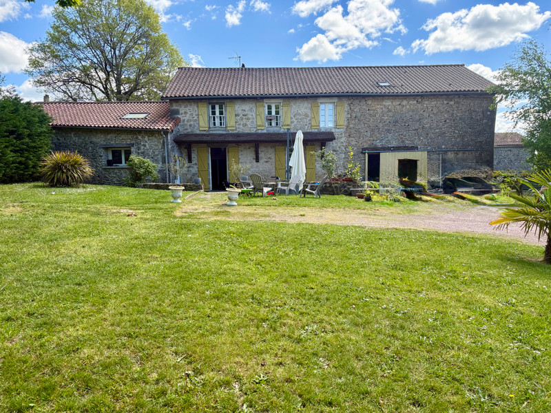 Propriété à vendre à Abjat-sur-Bandiat, Dordogne - 245 000 €