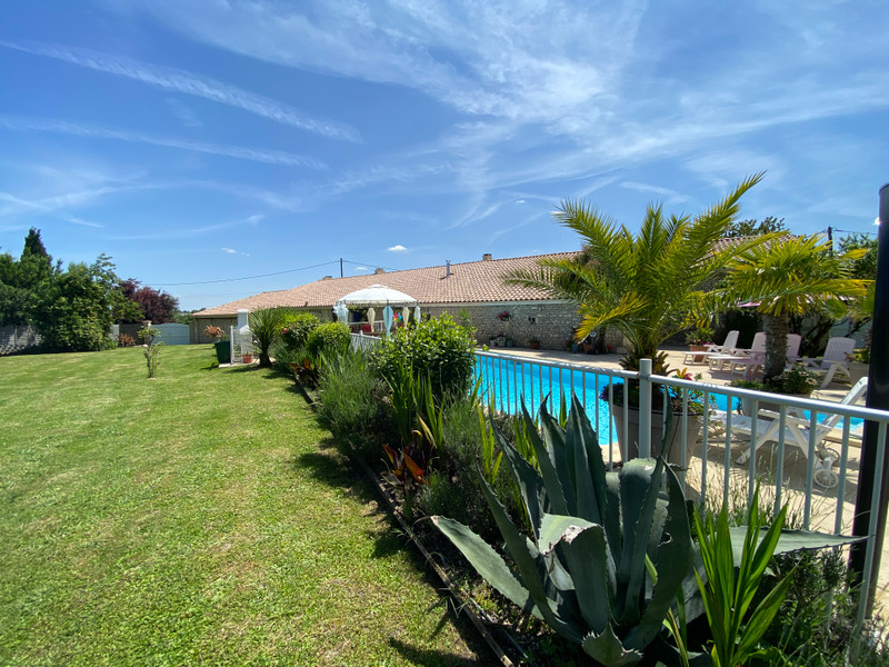 French property for sale in Mirambeau, Charente-Maritime - €278,200 - photo 3