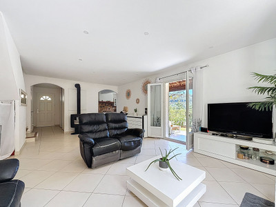 French property for sale in Bagnols-en-Forêt, Var - €485,000 - photo 7