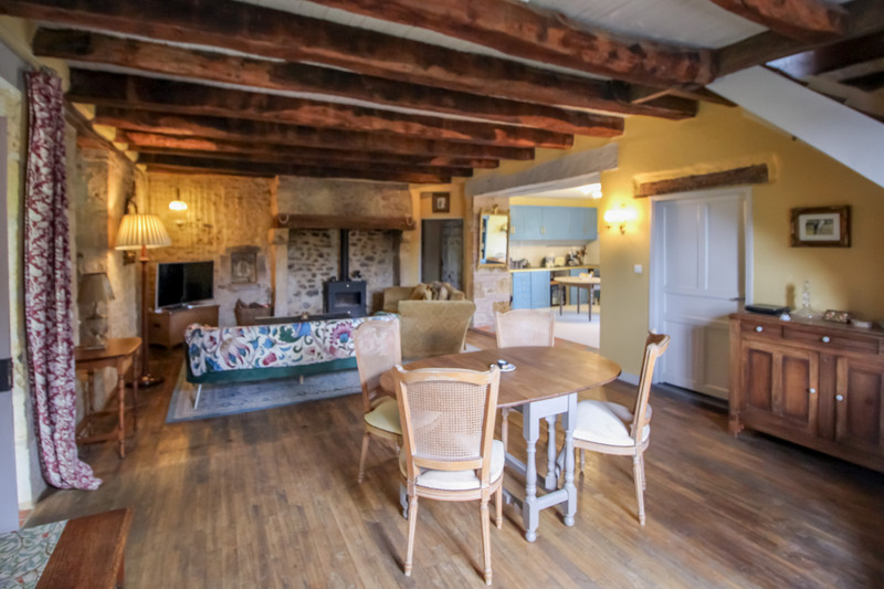 French property for sale in Mauzac-et-Grand-Castang, Dordogne - €435,000 - photo 2