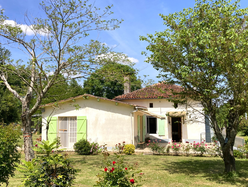 French property for sale in Saint-Martin-l'Ars, Vienne - €150,000 - photo 0