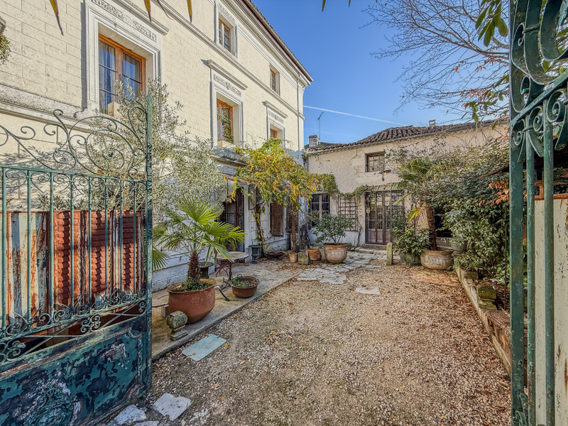 Propriété à vendre à Feuillade, Charente - 372 340 €