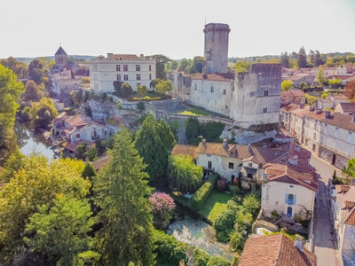 Maison à vendre à Bourdeilles, Dordogne, Aquitaine, avec Leggett Immobilier
