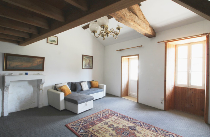 French property for sale in Fontaine-Chalendray, Charente-Maritime - €162,000 - photo 5