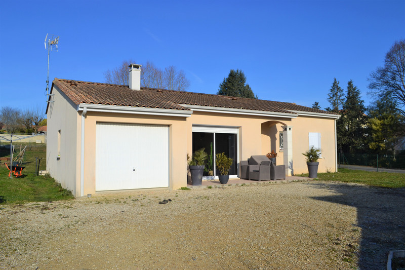 French property for sale in Angoulême, Charente - &#8364;181,500 - photo 2