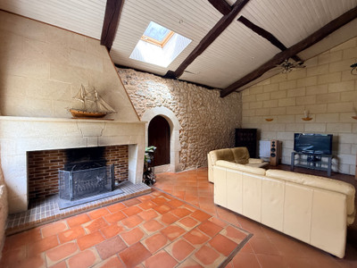 French property for sale in La Lande-de-Fronsac, Gironde - €339,200 - photo 5