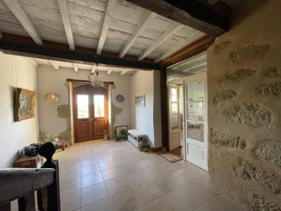 1H from Toulouse, renovated mansion house with indoor pool on 2 HA of land with open views on the Pyrenees